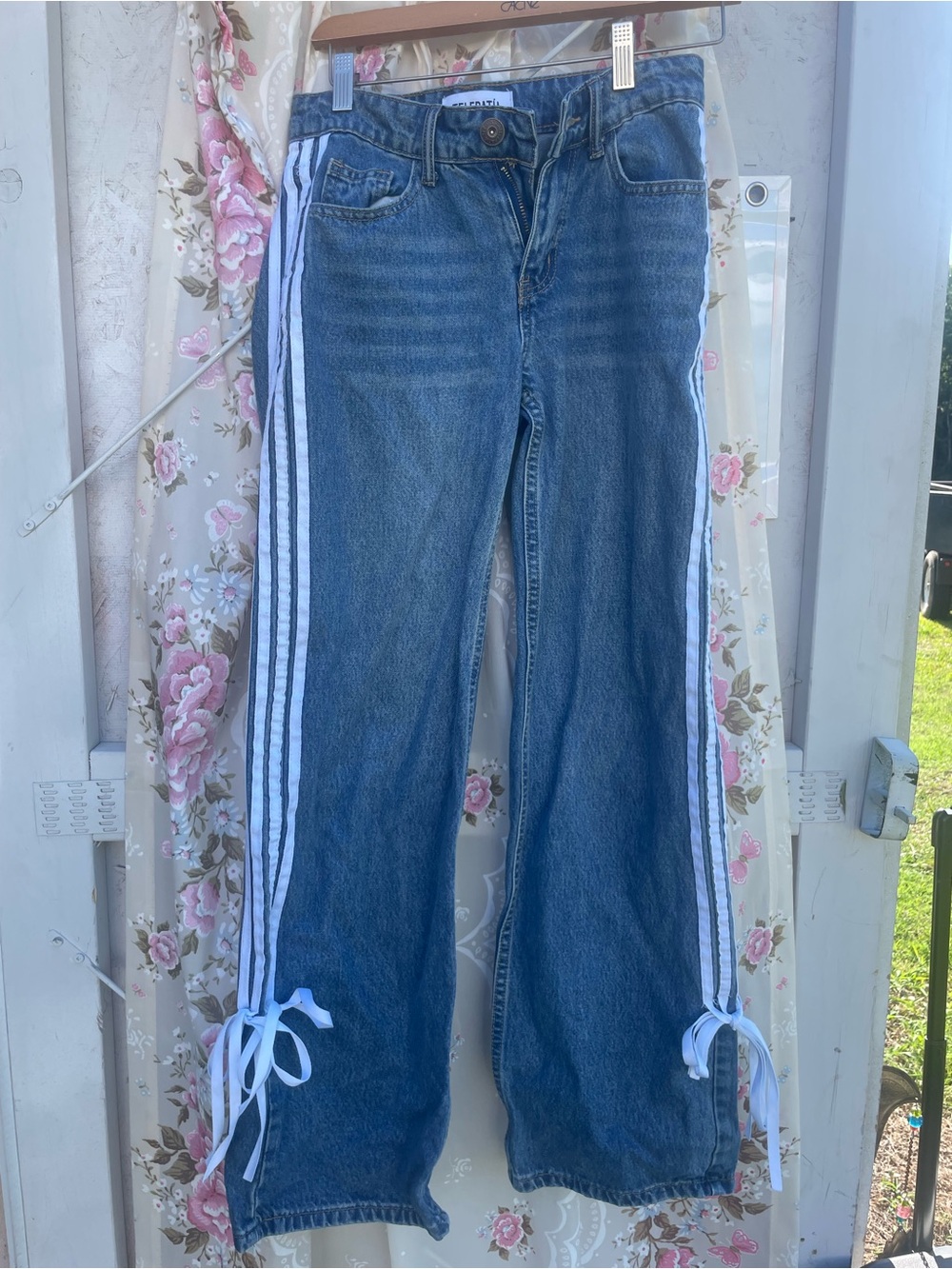 Blue Denim Wide-Leg Jeans with White Side Stripes and Tie Hem